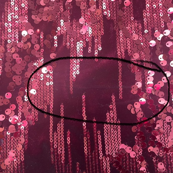 NWT Alexia Admor Sequin Velvet Cold Shoulder Top V-Neck Burgundy Sz M - Picture 10 of 16